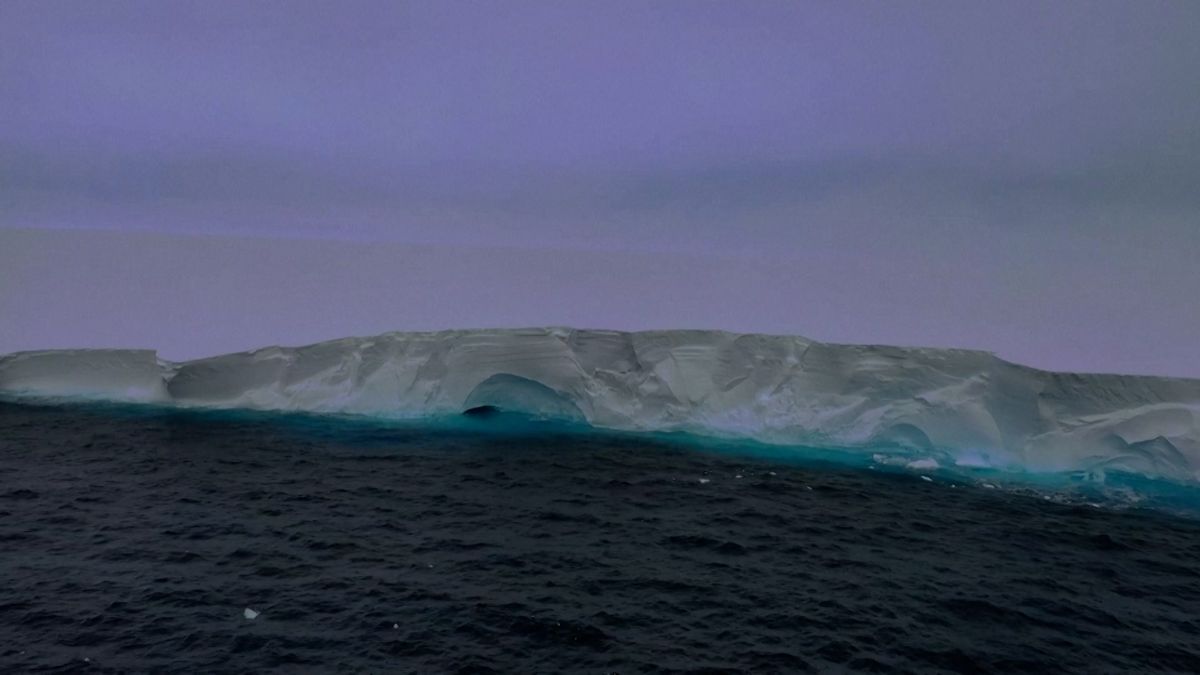 Video ukazuje, jak se největší ledovec na světě vzdaluje od antarktické pevniny